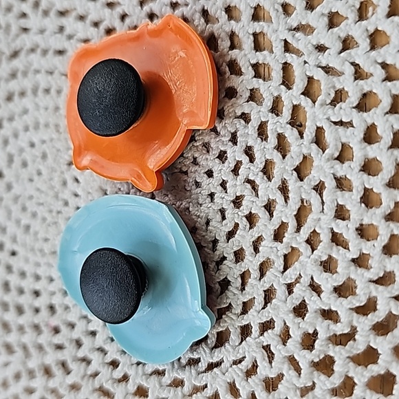 Sanrio Characters Crock charms set of 2. NEW - Picture 2 of 2